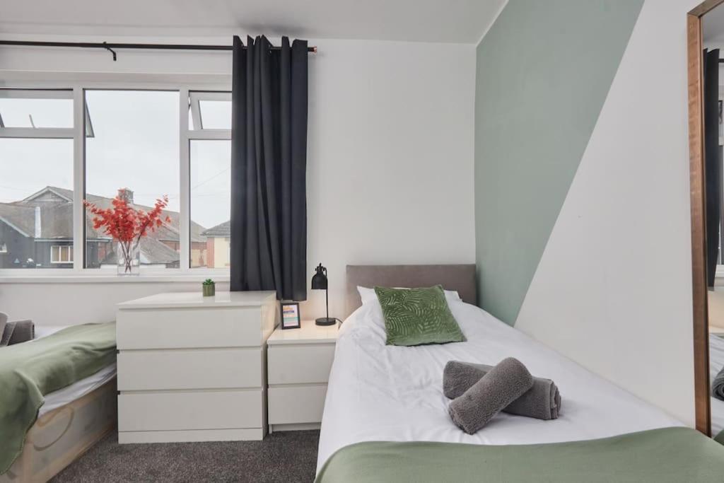 Haw Hill House - Modern 4 Bed Apartment Normanton  Exterior foto