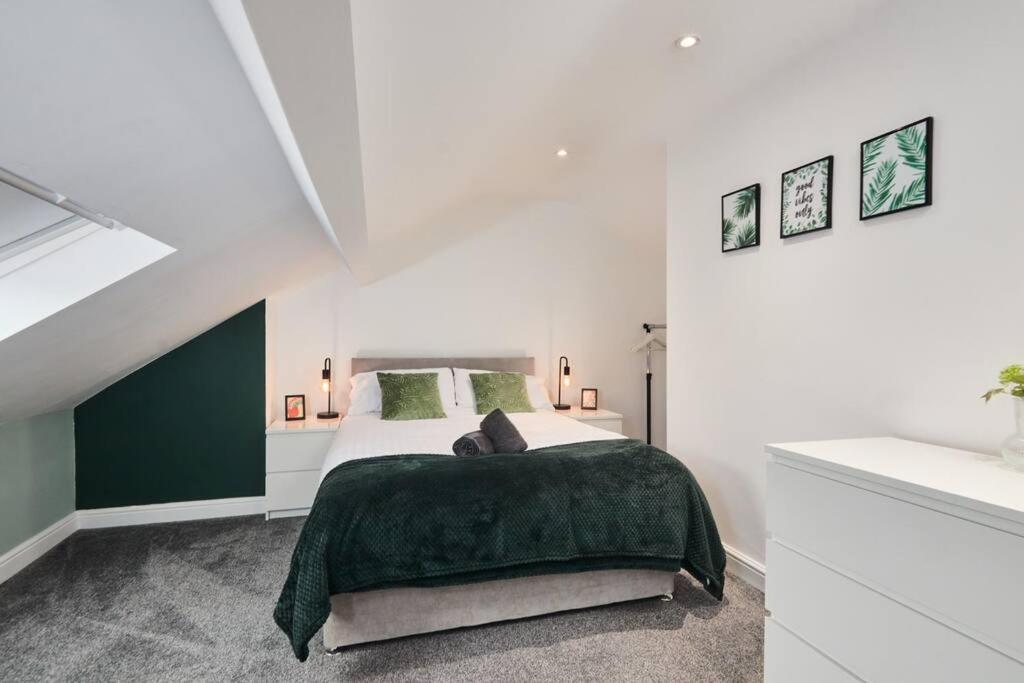 Haw Hill House - Modern 4 Bed Apartment Normanton  Exterior foto